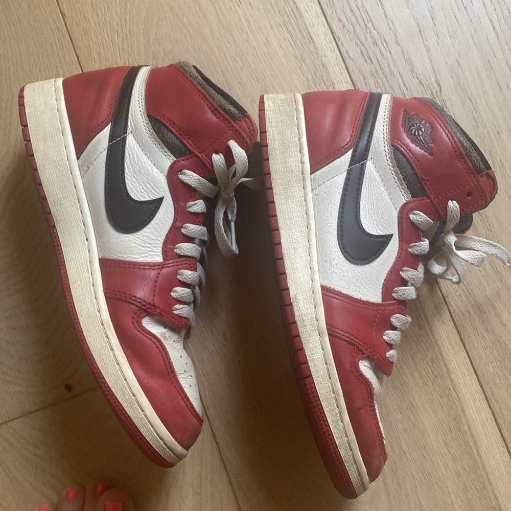 NIKE AIR JORDAN’S red, white with black swoosh - Picture 15 of 17